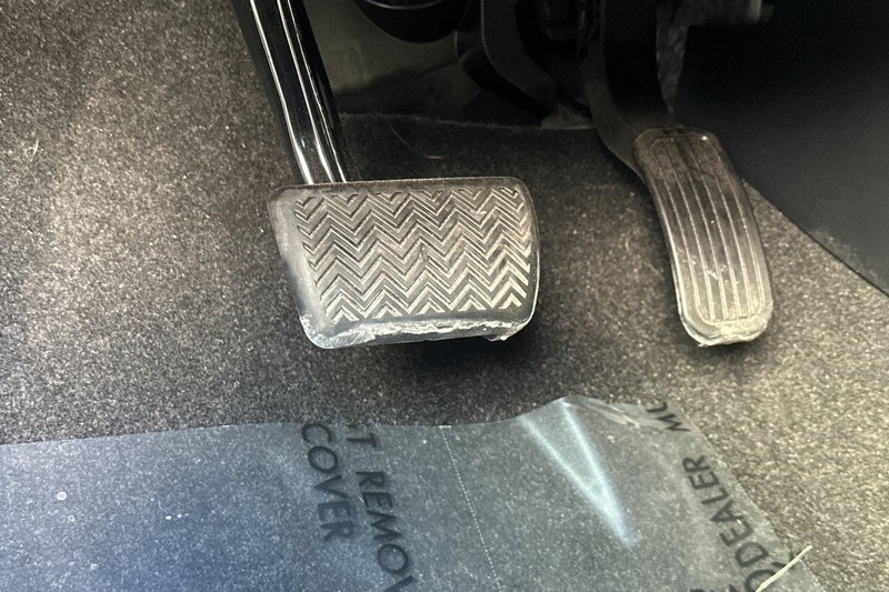 Toyota Corolla Vehicle Full-screen Gallery Image 43