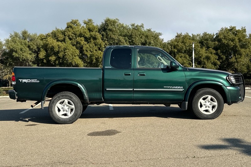 Toyota Tundra Vehicle Full-screen Gallery Image 03