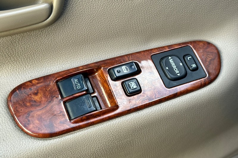 Toyota Tundra Vehicle Full-screen Gallery Image 12