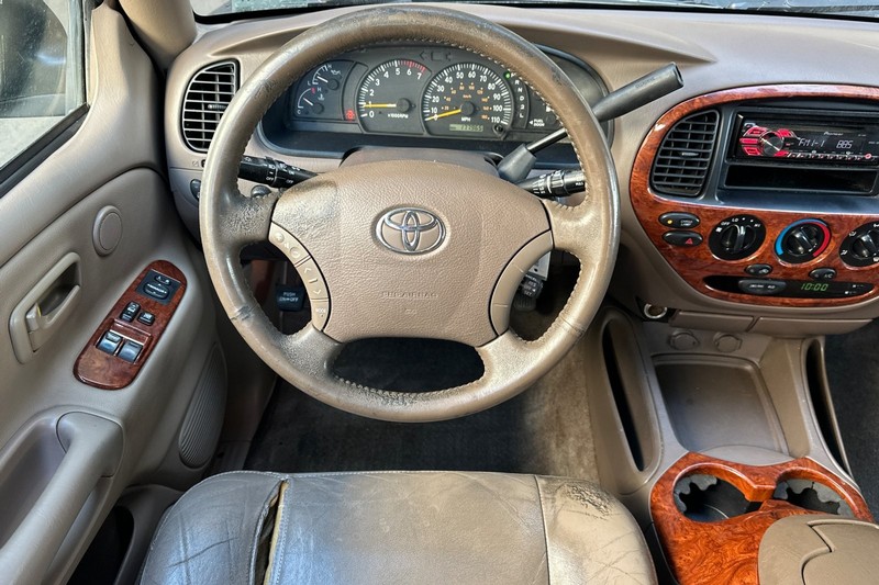 Toyota Tundra Vehicle Full-screen Gallery Image 16