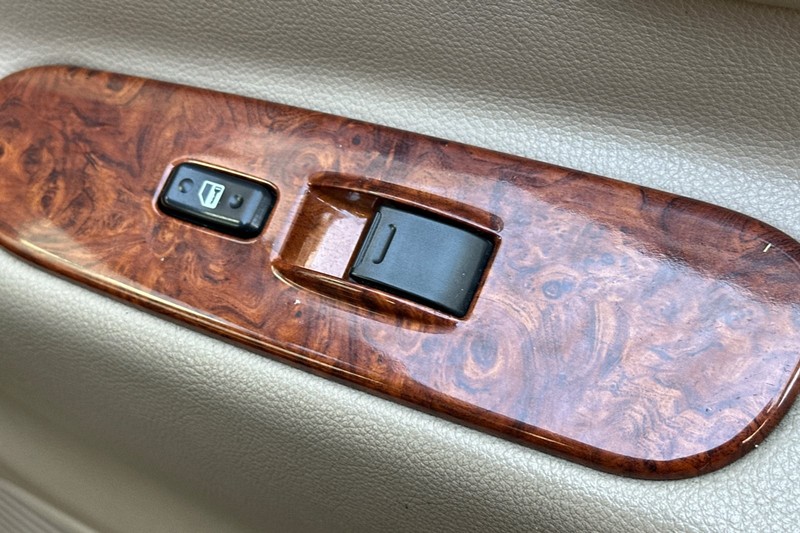 Toyota Tundra Vehicle Full-screen Gallery Image 21