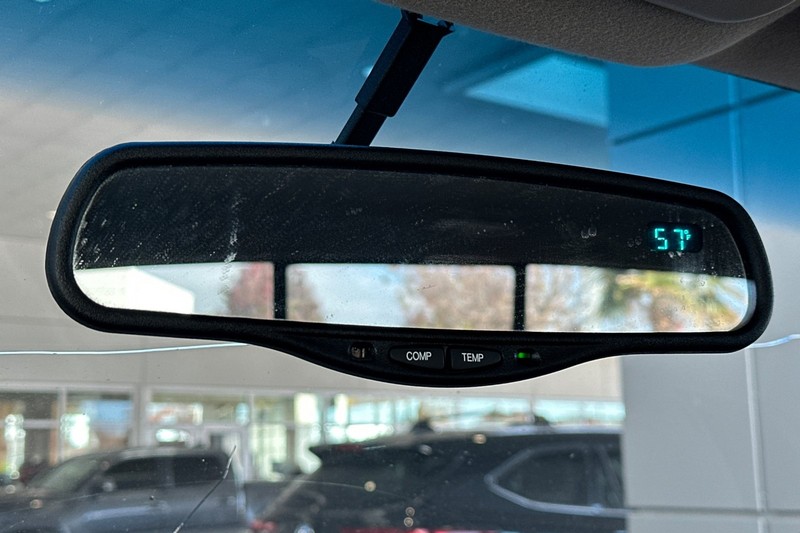 Toyota Tundra Vehicle Full-screen Gallery Image 24