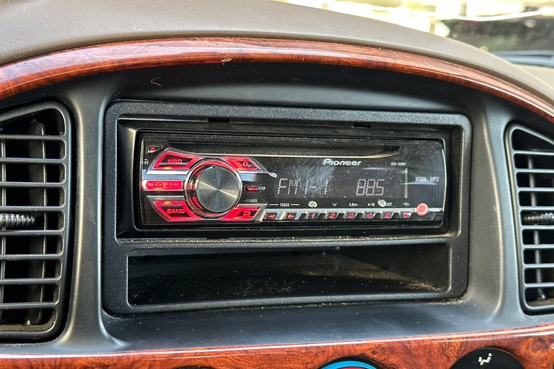 Toyota Tundra Vehicle Full-screen Gallery Image 25