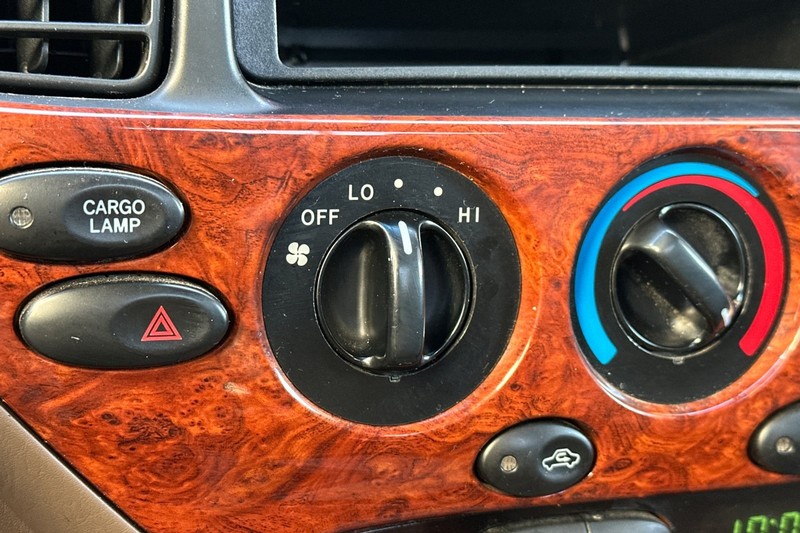 Toyota Tundra Vehicle Full-screen Gallery Image 27