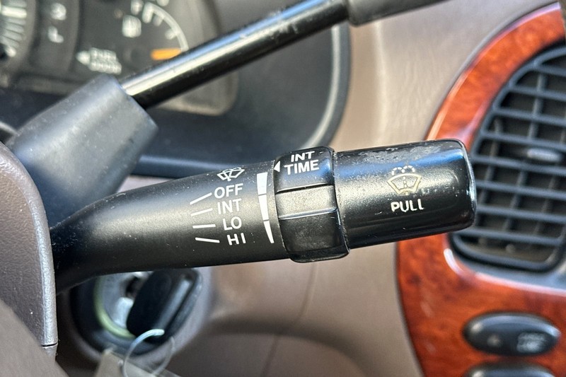 Toyota Tundra Vehicle Full-screen Gallery Image 35