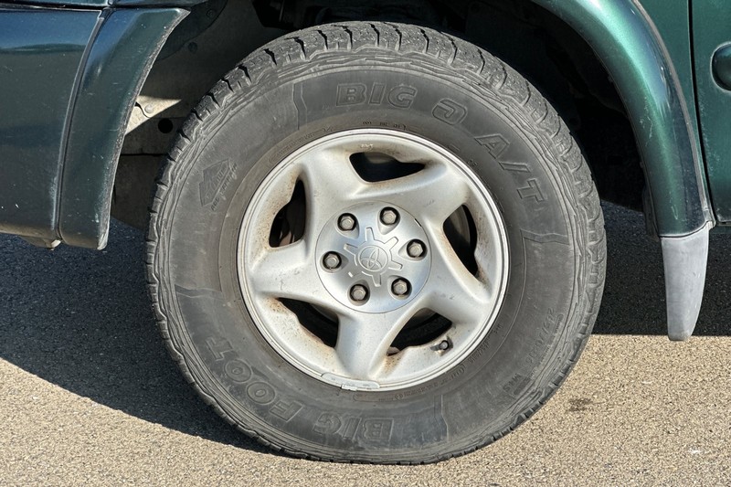 Toyota Tundra Vehicle Full-screen Gallery Image 40