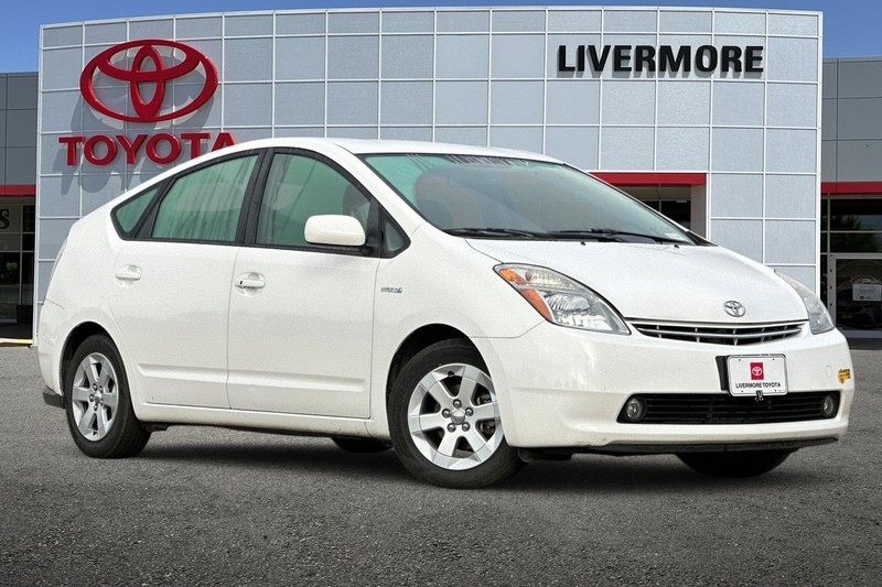 Toyota Prius Vehicle Full-screen Gallery Image 02