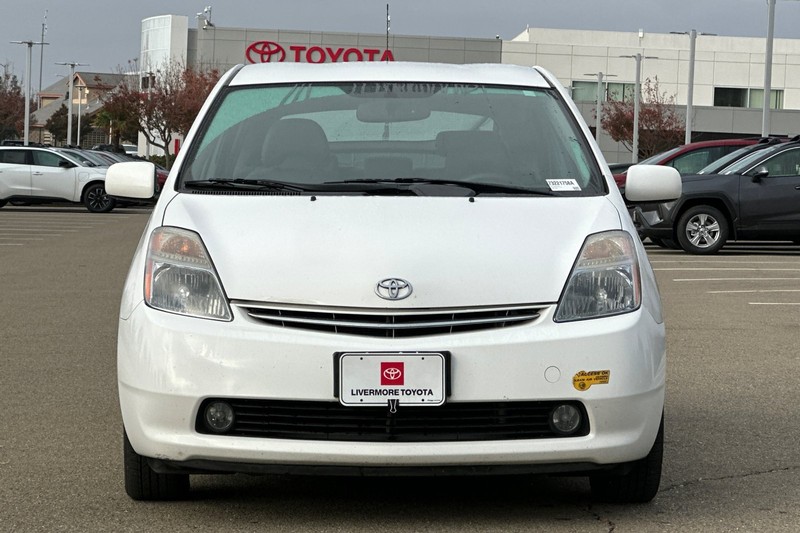 Toyota Prius Vehicle Full-screen Gallery Image 09