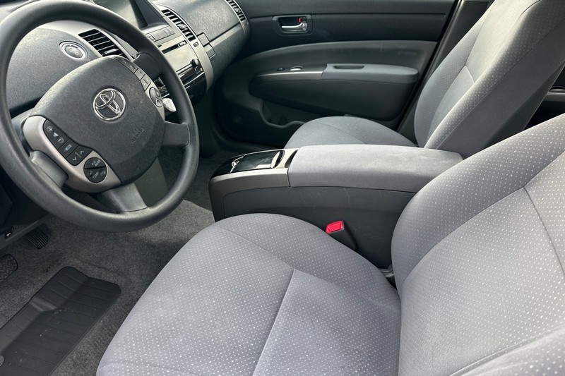 Toyota Prius Vehicle Full-screen Gallery Image 10