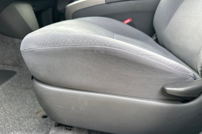 Toyota Prius Vehicle Full-screen Gallery Image 13