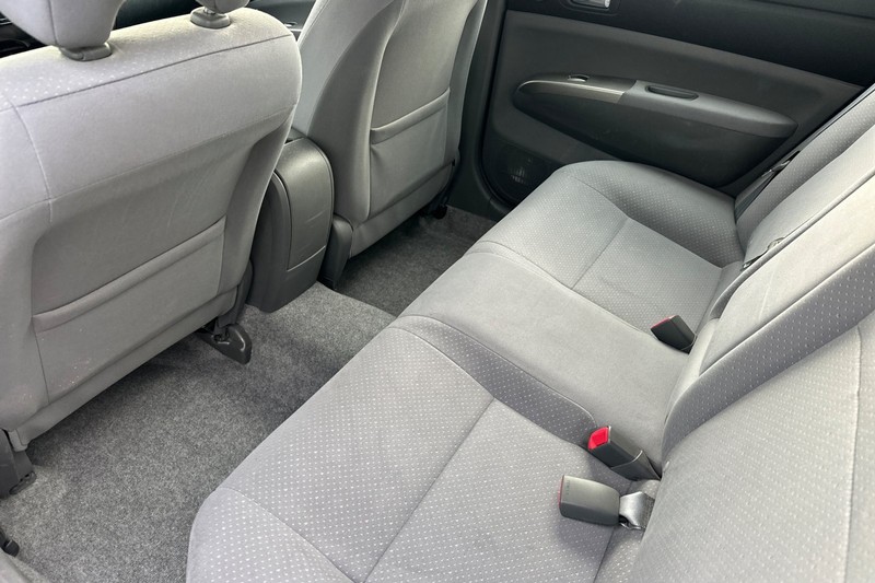 Toyota Prius Vehicle Full-screen Gallery Image 14