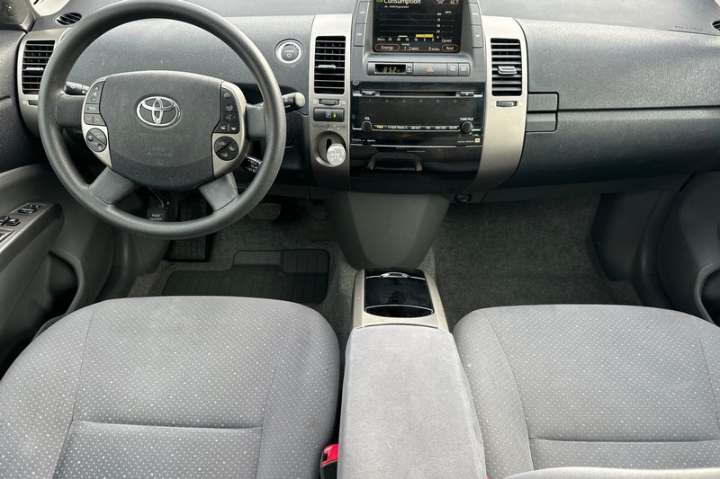 Toyota Prius Vehicle Full-screen Gallery Image 15