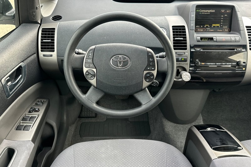 Toyota Prius Vehicle Full-screen Gallery Image 16