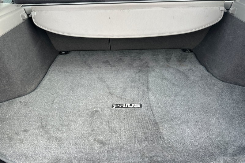 Toyota Prius Vehicle Full-screen Gallery Image 17