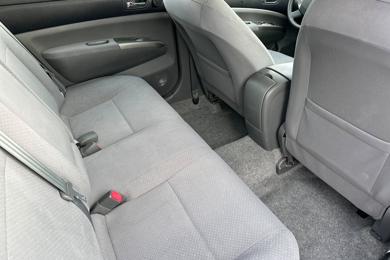 Toyota Prius Vehicle Full-screen Gallery Image 18