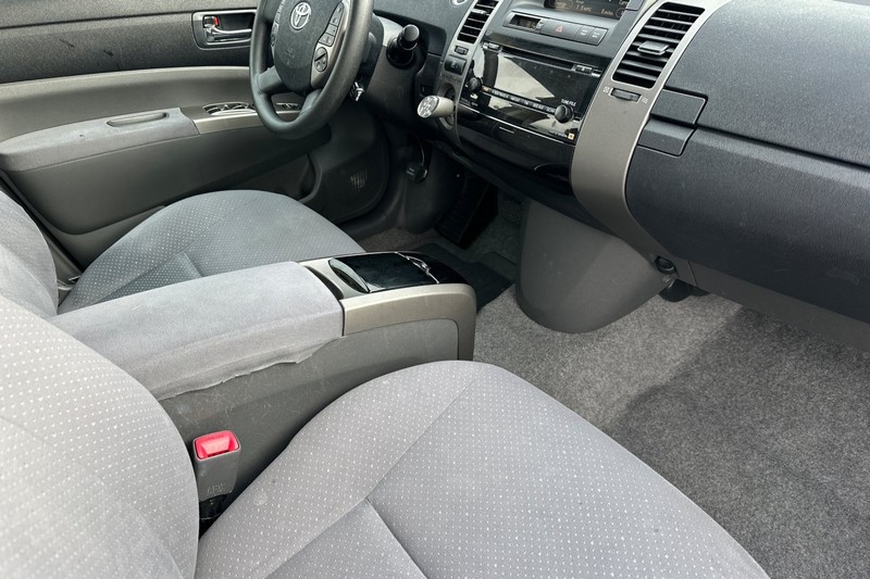 Toyota Prius Vehicle Full-screen Gallery Image 19