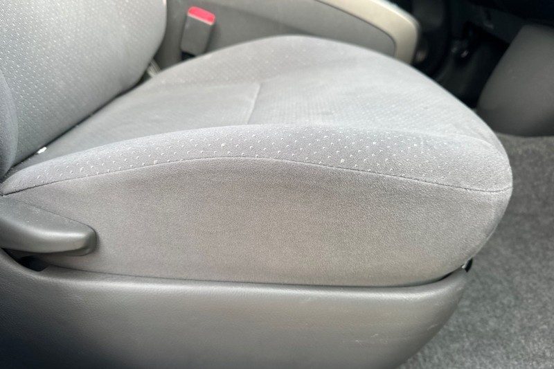 Toyota Prius Vehicle Full-screen Gallery Image 23