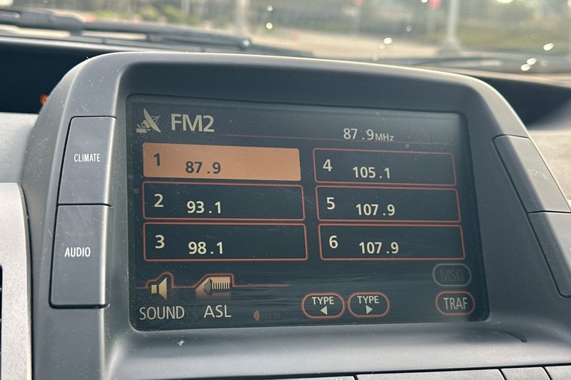 Toyota Prius Vehicle Full-screen Gallery Image 26