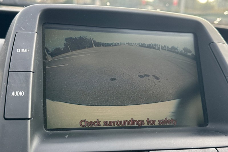 Toyota Prius Vehicle Full-screen Gallery Image 27