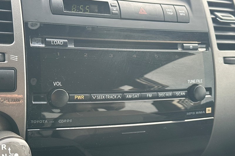 Toyota Prius Vehicle Full-screen Gallery Image 31