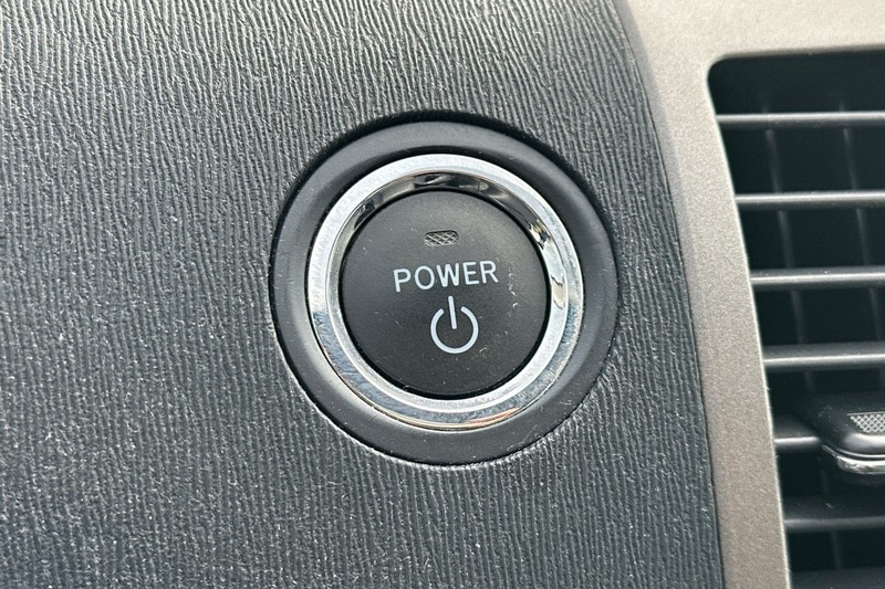 Toyota Prius Vehicle Full-screen Gallery Image 34