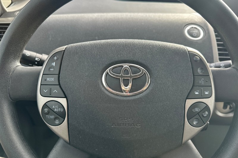 Toyota Prius Vehicle Full-screen Gallery Image 35