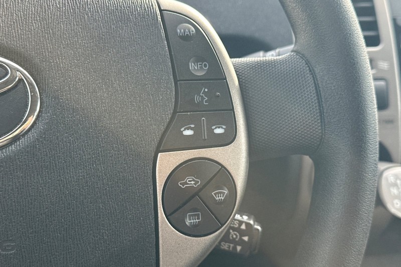 Toyota Prius Vehicle Full-screen Gallery Image 38