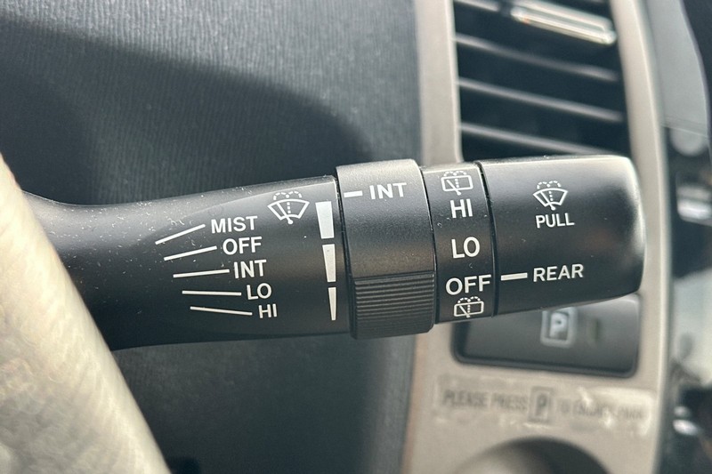 Toyota Prius Vehicle Full-screen Gallery Image 39