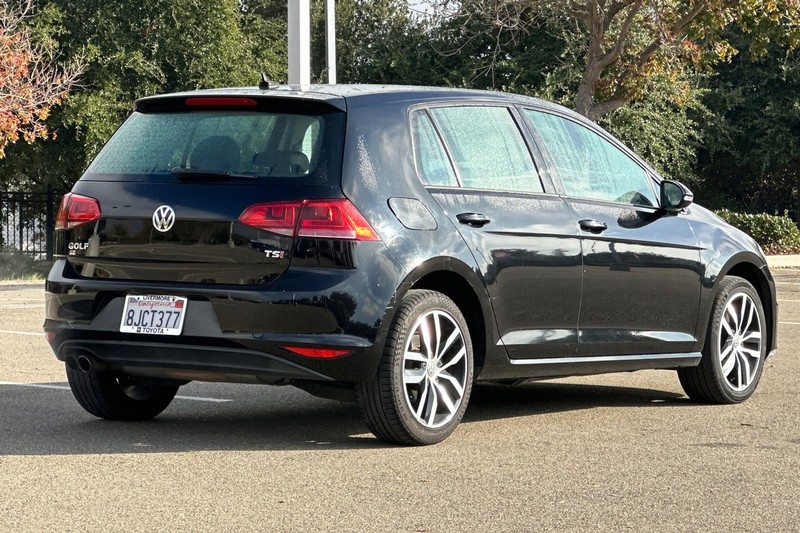 Volkswagen Golf Vehicle Full-screen Gallery Image 04