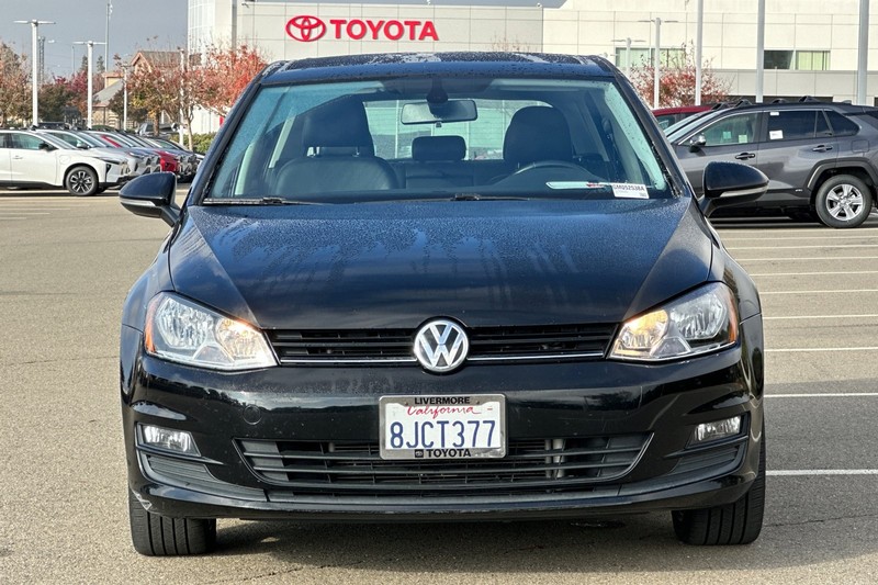 Volkswagen Golf Vehicle Full-screen Gallery Image 09