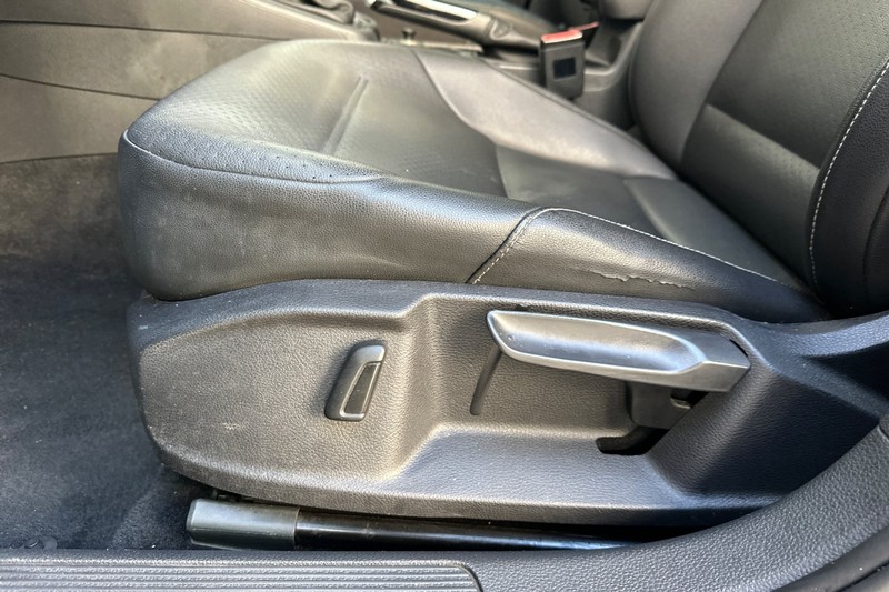 Volkswagen Golf Vehicle Full-screen Gallery Image 13