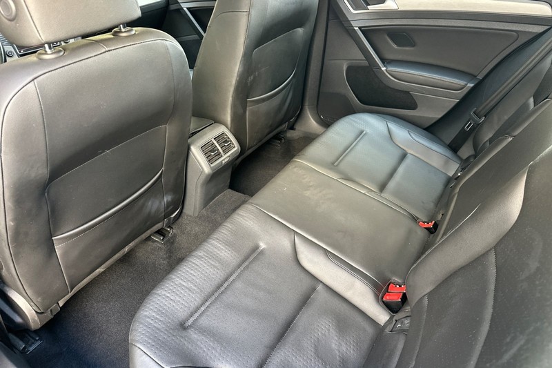 Volkswagen Golf Vehicle Full-screen Gallery Image 14