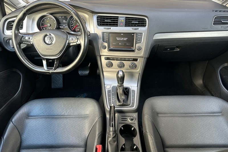 Volkswagen Golf Vehicle Full-screen Gallery Image 15