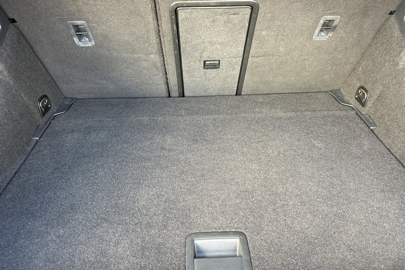 Volkswagen Golf Vehicle Full-screen Gallery Image 17