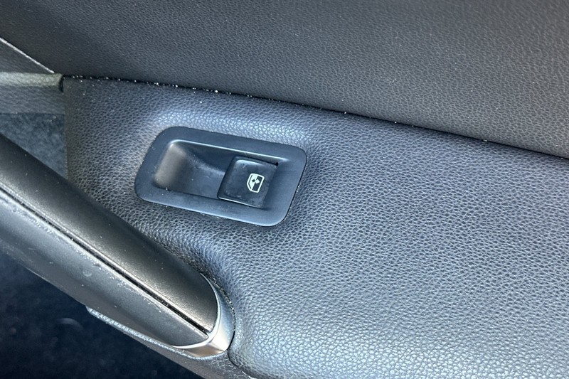 Volkswagen Golf Vehicle Full-screen Gallery Image 22