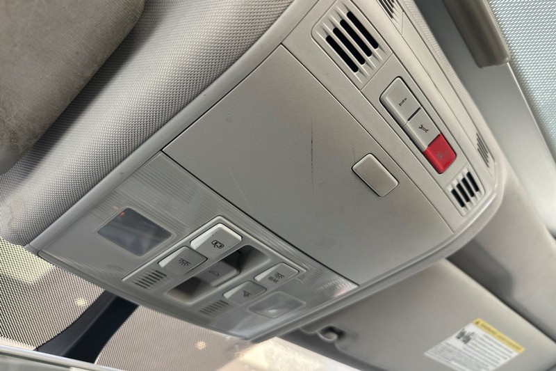 Volkswagen Golf Vehicle Full-screen Gallery Image 24