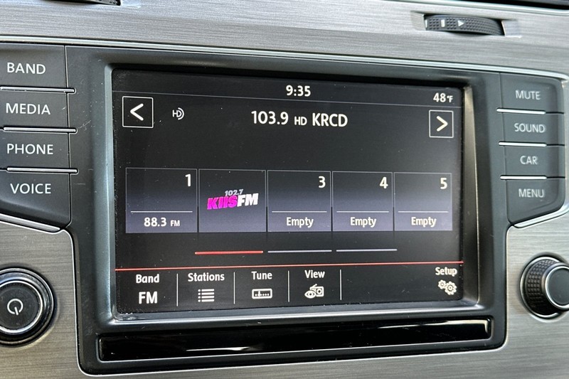 Volkswagen Golf Vehicle Full-screen Gallery Image 26