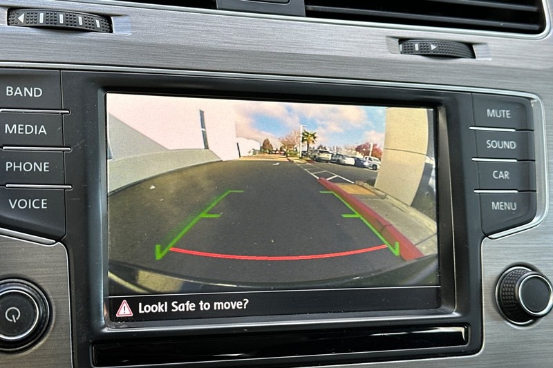 Volkswagen Golf Vehicle Full-screen Gallery Image 27