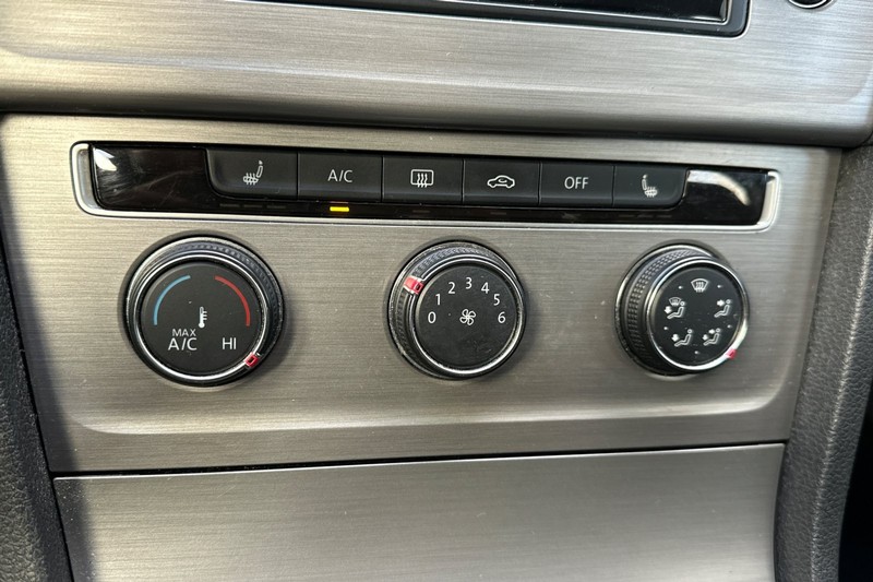 Volkswagen Golf Vehicle Full-screen Gallery Image 28