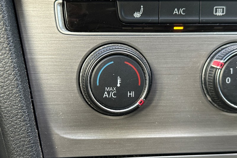 Volkswagen Golf Vehicle Full-screen Gallery Image 29