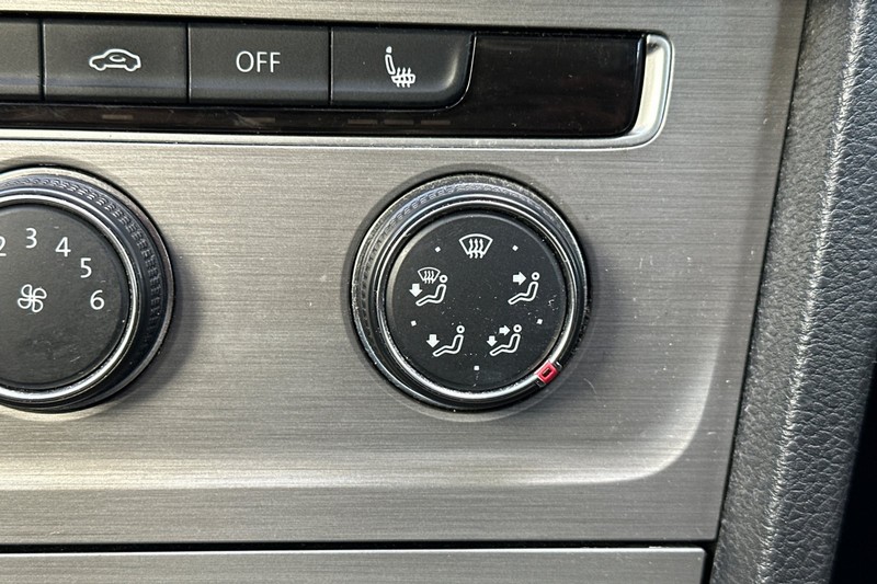 Volkswagen Golf Vehicle Full-screen Gallery Image 30