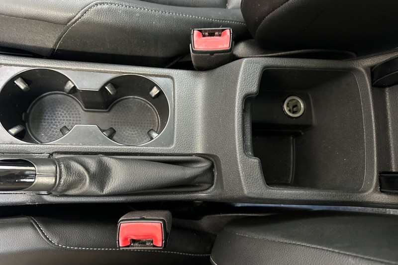 Volkswagen Golf Vehicle Full-screen Gallery Image 31