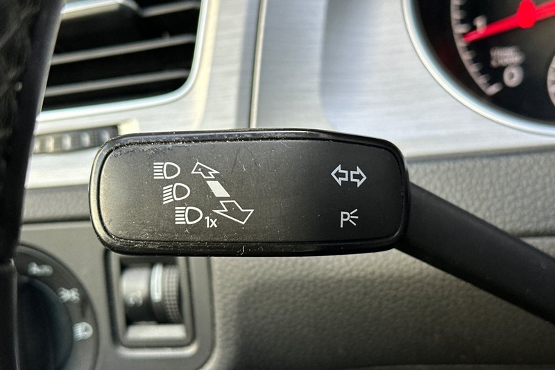 Volkswagen Golf Vehicle Full-screen Gallery Image 35