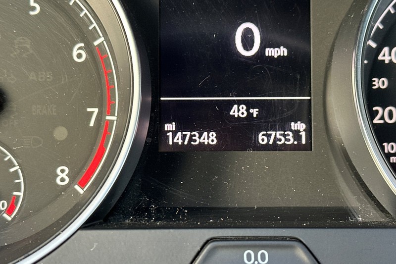 Volkswagen Golf Vehicle Full-screen Gallery Image 39