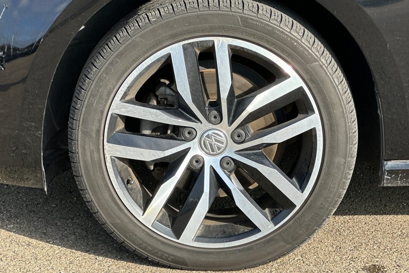 Volkswagen Golf Vehicle Full-screen Gallery Image 43