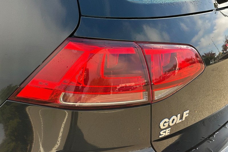 Volkswagen Golf Vehicle Full-screen Gallery Image 46