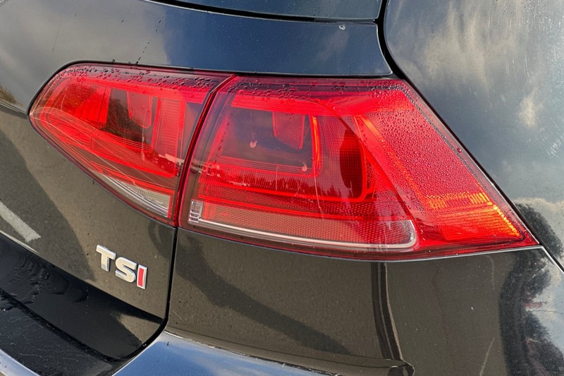 Volkswagen Golf Vehicle Full-screen Gallery Image 48