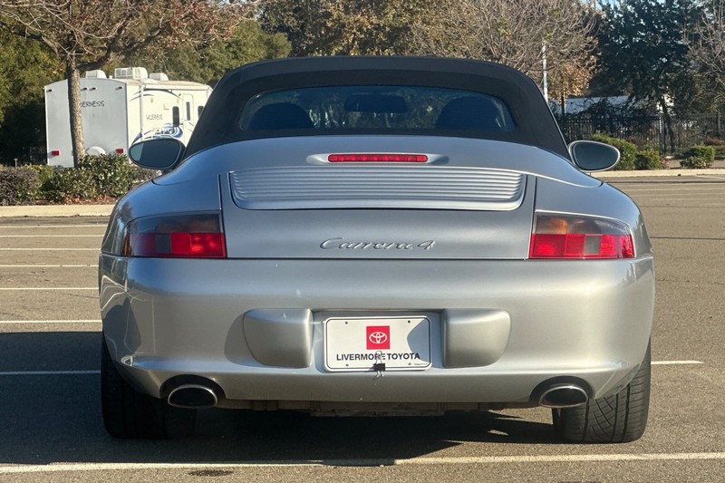 Porsche 911 Carrera Vehicle Full-screen Gallery Image 05