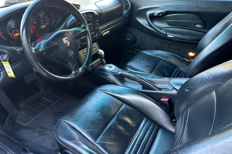 Porsche 911 Carrera Vehicle Full-screen Gallery Image 10