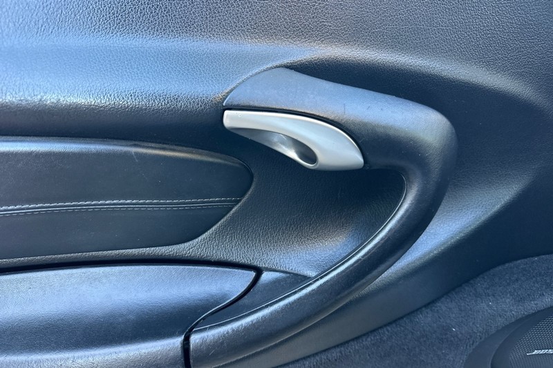 Porsche 911 Carrera Vehicle Full-screen Gallery Image 11